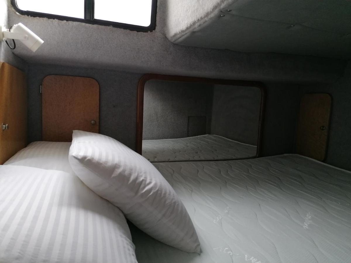 Sejour Insolite Sur Un Yacht. Bateau Hotel A Quai. La Rochelle  Exterior foto
